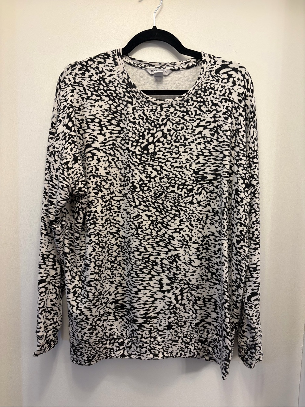 Athleta Animal Print Tencel Long Sleeve Top Women's Medium Black White Relaxed